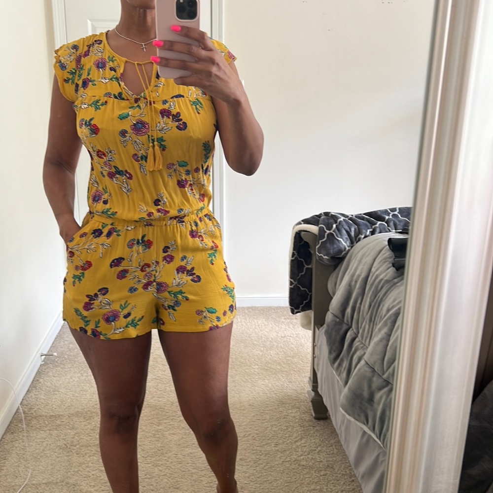 D’s short romper, worn once. Great condition. Light weight